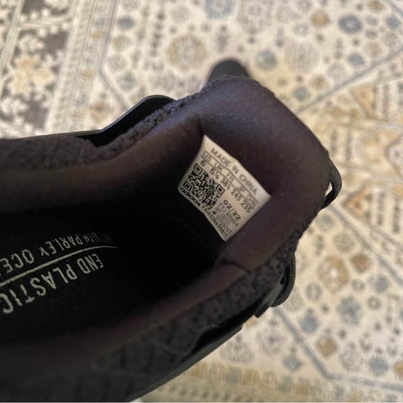 Adidas Ultraboost - Picture 9 of 14